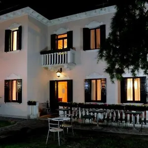  Kır Evi Crispi İtalya
