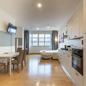  Daire 4 Star Family & Friends - Self Check-in İtalya