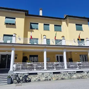 hotel-dora.hotelitalianriviera.com/